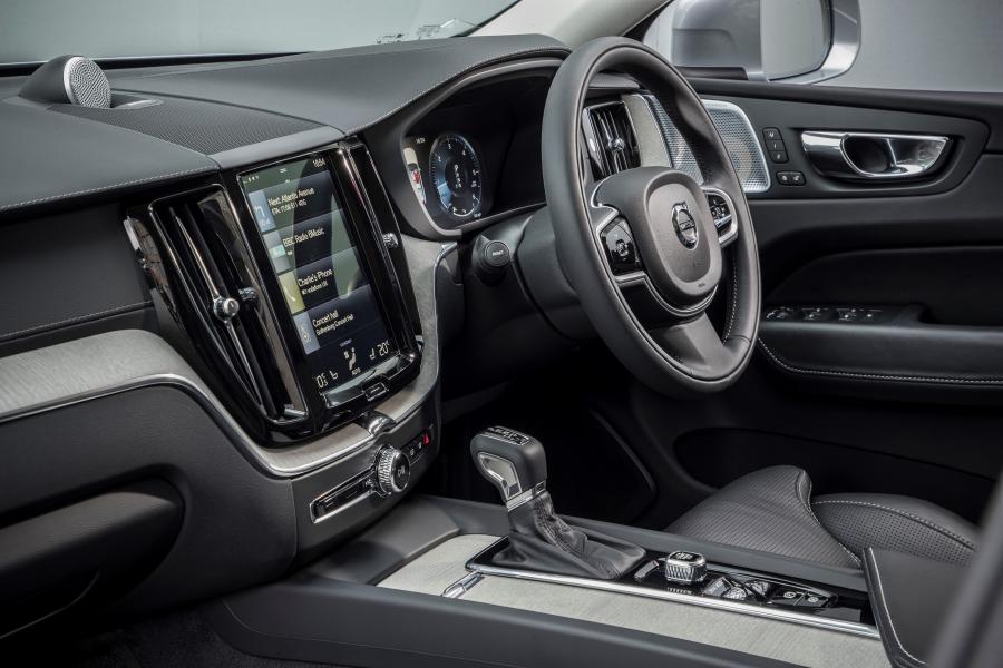 Интерьер Volvo XC60 D4 Inscription 2017 года  (UK) (фото 103 из 172)